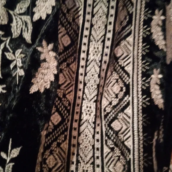 ANDREE BY UNIT Black and Gray Button Down - Picture 3 of 8